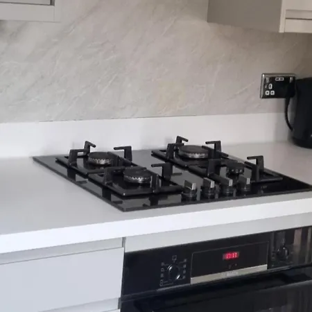 בית נופש 3 Bedroom Sleeps 6 Free Parking