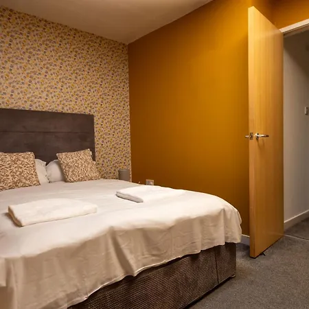 דירה Muirhouse 2br With Free Parking *