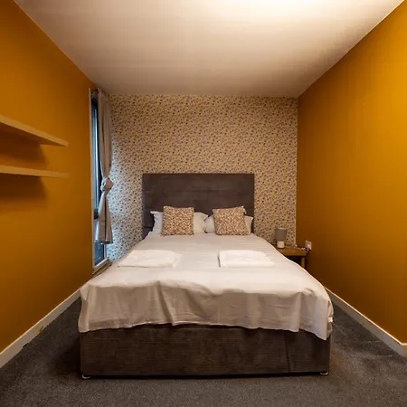 Muirhouse 2br With Free Parking