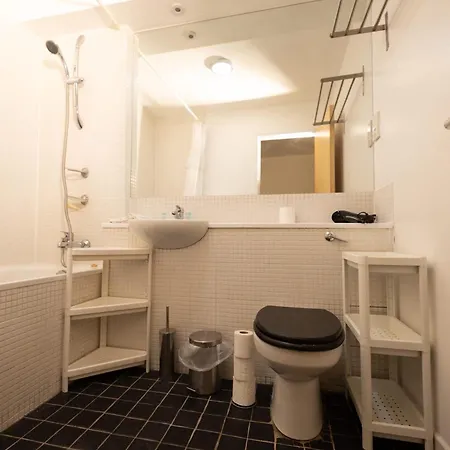 Muirhouse 2br With Free Parking