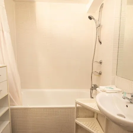 Muirhouse 2br With Free Parking דירה