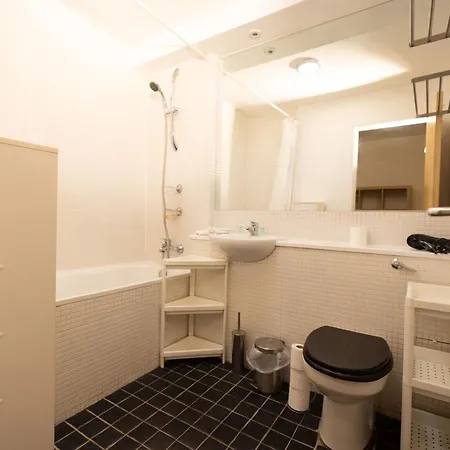 Muirhouse 2br With Free Parking