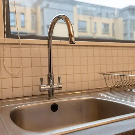 Muirhouse 2br With Free Parking Apartmán