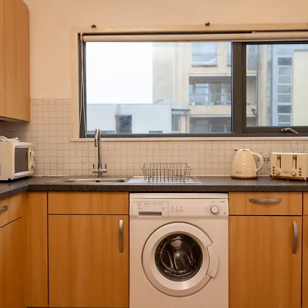 Apartmán Muirhouse 2br With Free Parking