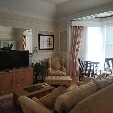 Busby Apartments * Busby