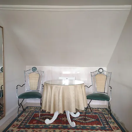 Busby Apartments Apartment