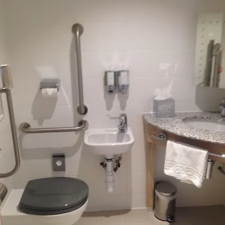 Hotell Hampton By Hilton 3*