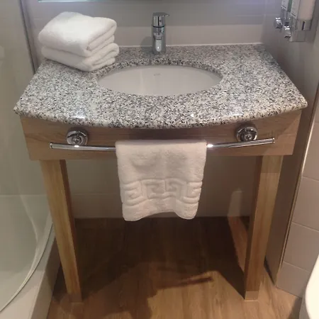 Hotell Hampton By Hilton 3*
