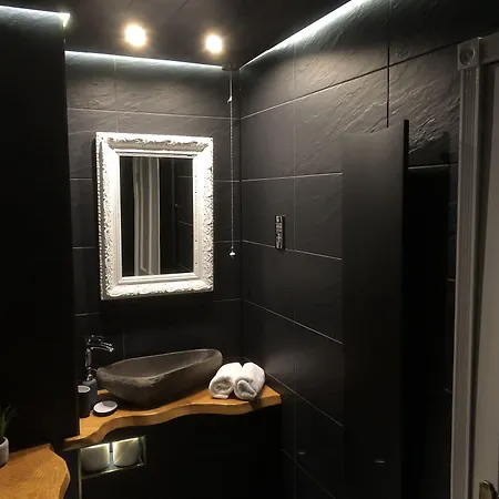 The Alamo בית הארחה