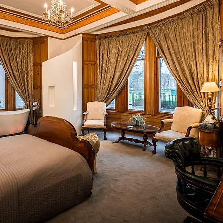 The Alamo 4*