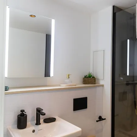 For Students Only Martha Street Apartment