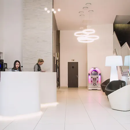 Point A Отель Глазго