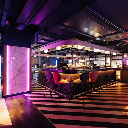 Yotel Hotel 4*