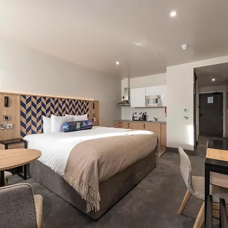 Sandman Signature Hotel 4*