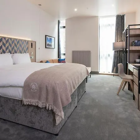 Hotel Sandman Signature 4*