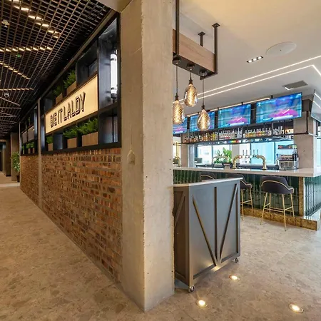 Sandman Signature Hotel 4*