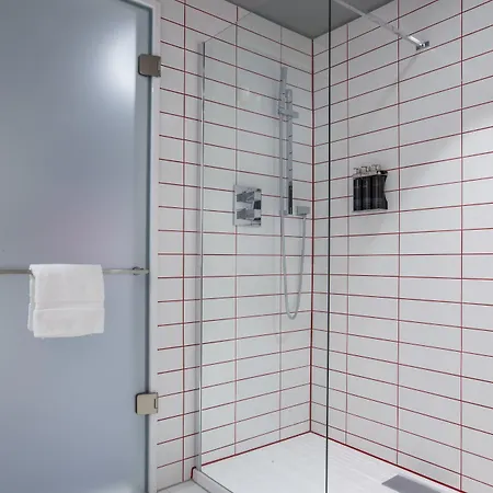 Radisson Red Hotel, Hotel 4*