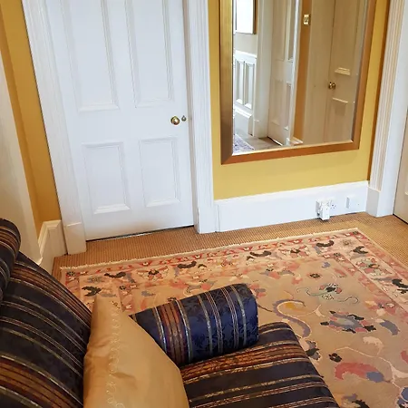 Claremont House Hotell 3*