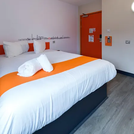 Отель Easyhotel 2*
