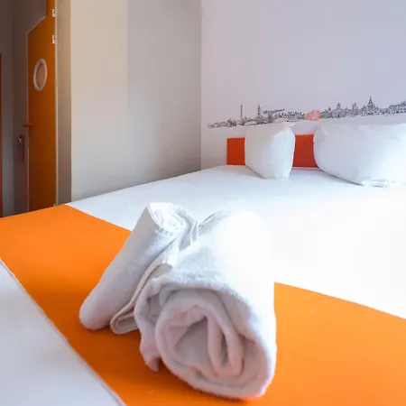 Отель Easyhotel 2*