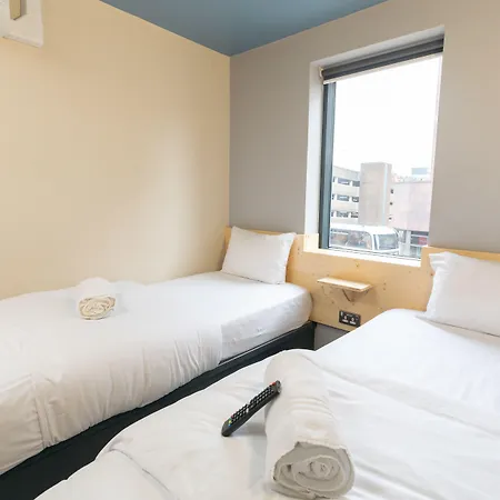 Ξενοδοχείο Easyhotel 2*