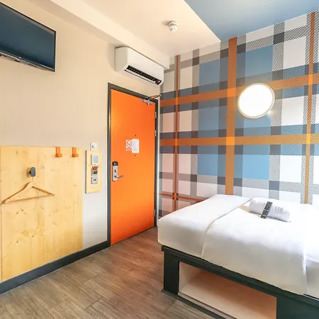 Ξενοδοχείο Easyhotel 2*