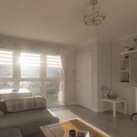 2-bedroom Away From In Glasgows' East End With Free Parking Glasgow