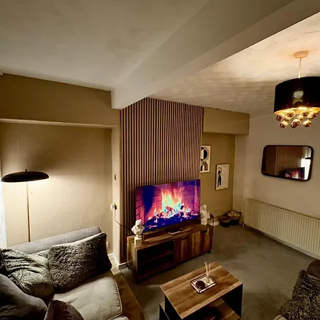 Апартаменты Cozy Corner-sleeps 8 Guest Entire House Very *