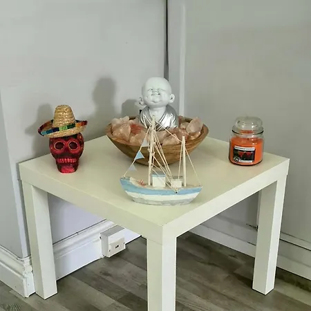 Daire 2-bedroom Away From In Glasgows' East End With Free Parking