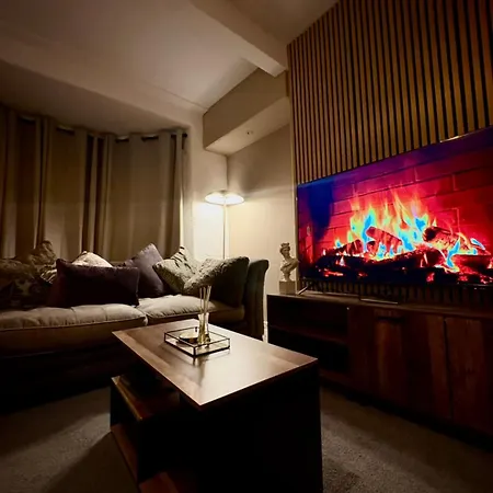 Cozy Corner-sleeps 8 Guest Entire House Very Glasgow