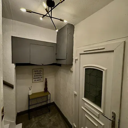 Апартаменты Cozy Corner-sleeps 8 Guest Entire House Very *