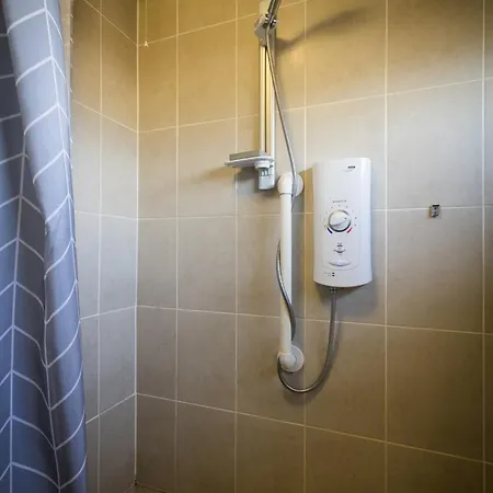 2-bedroom Away From In Glasgows' East End With Free Parking *