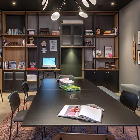 Moxy Merchant Отель 3*