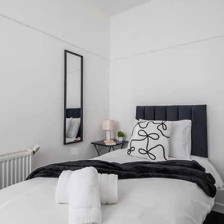 Bella House - 3 Bed House In Apartment