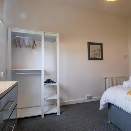 Bella House - 3 Bed House In Apartment