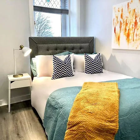 Byevo Almar - Close To And Airport - Perfect For Contractors Or Large Groups Casa de Férias *