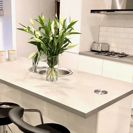 Byevo Almar - Close To And Airport - Perfect For Contractors Or Large Groups * غلاسغو