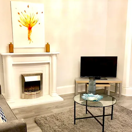 Ferienhaus Byevo Almar - Close To And Airport - Perfect For Contractors Or Large Groups *