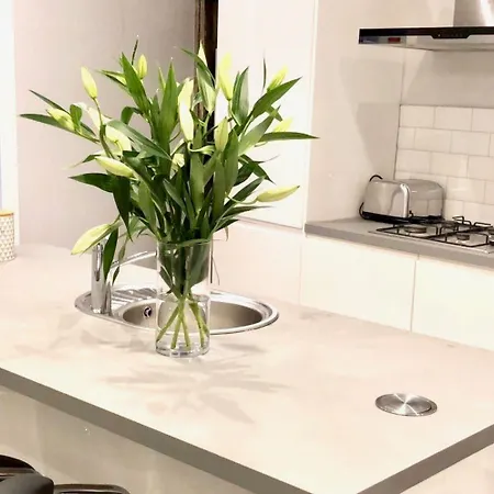 Byevo Almar - Close To And Airport - Perfect For Contractors Or Large Groups *