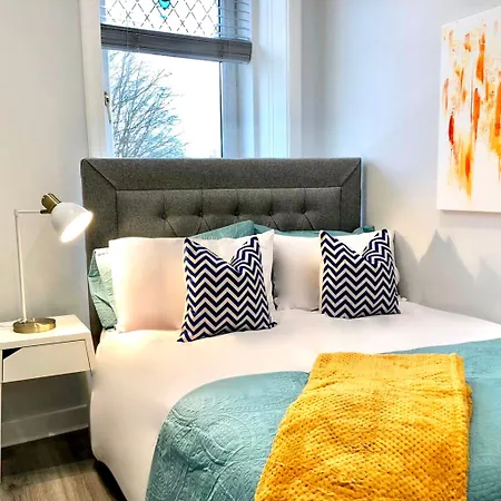 Byevo Almar - Close To And Airport - Perfect For Contractors Or Large Groups Casa vacanze