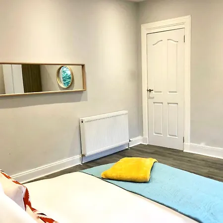 Byevo Almar - Close To And Airport - Perfect For Contractors Or Large Groups Casa de Férias Glasgow