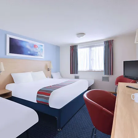 Travelodge Airport Hotel 3*
