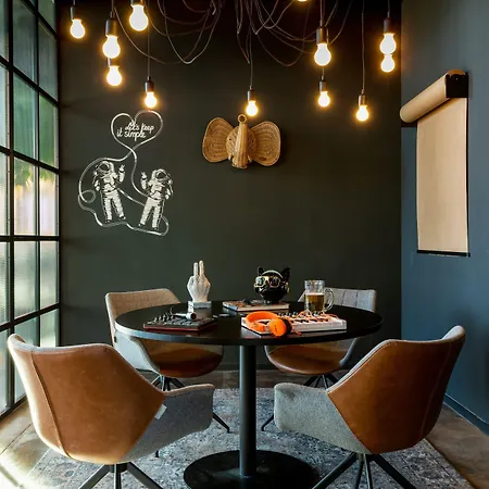 Moxy Sec Глазго