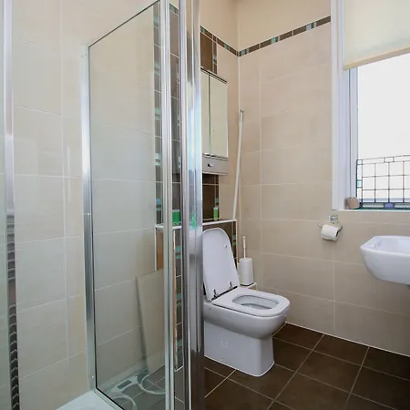 Glasgow Guest House Bed & Breakfast 3*