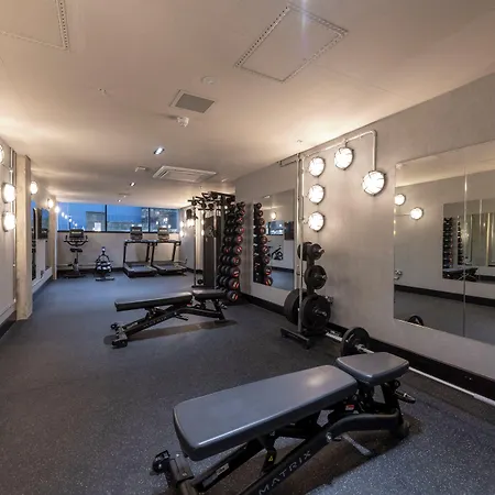 Sandman Signature Hotel 4*