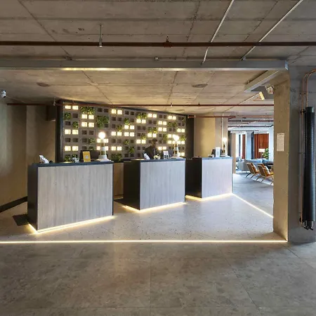 Sandman Signature Hotel 4*