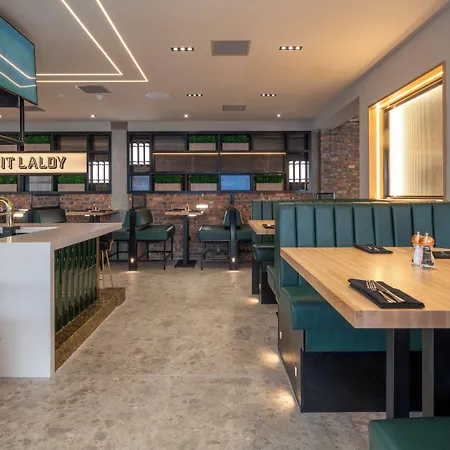 Hotel Sandman Signature 4*