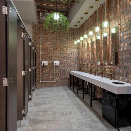 Sandman Signature Hotel 4*