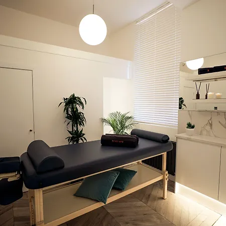 Revolver מלון גלאזגו