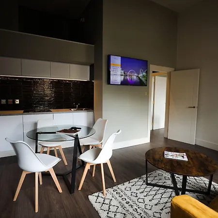 Revolver Hotel